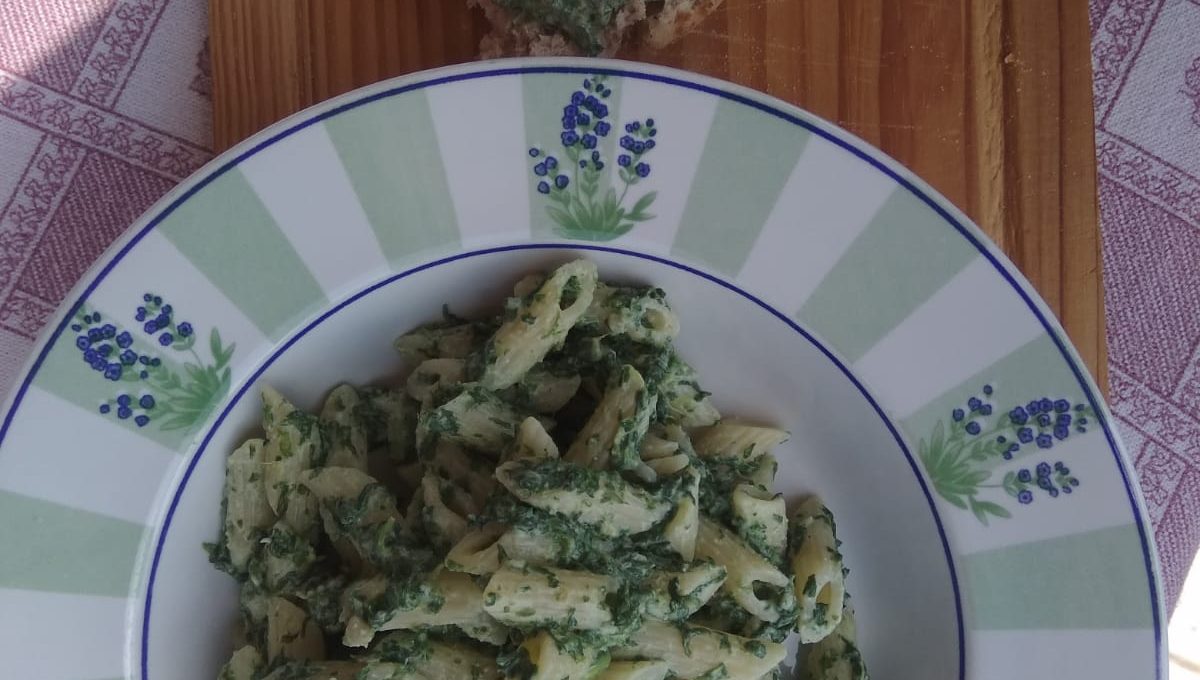 Pennette al pesto di insalata